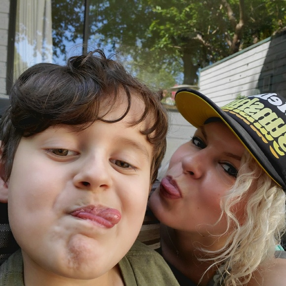 Meet your Posher, Maria - Picture 1 of 2